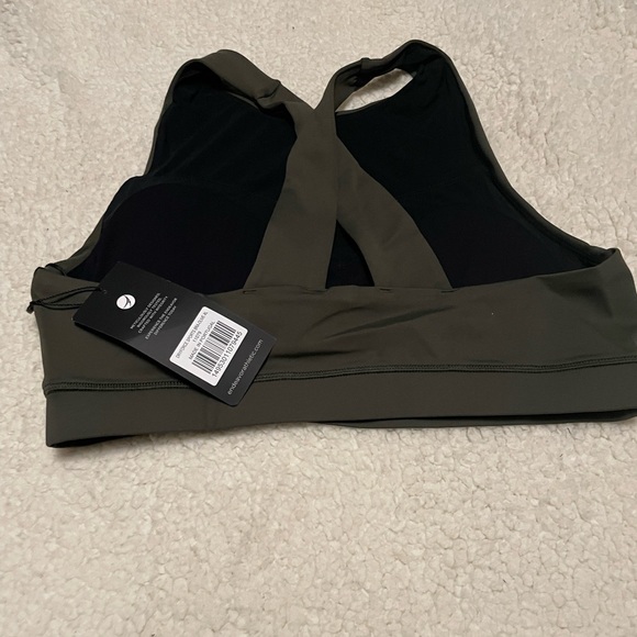 048EA.- Endeavor Athletic DRYFORCE® Sports Bra. Size Medium - Picture 4 of 5